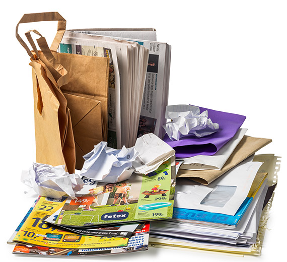 Aviser, reklamer og andet papiraffald til sortering